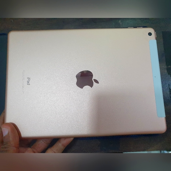 IPAD 6TH GEN 128GB Cellular/Wifi - Picture 15 of 16